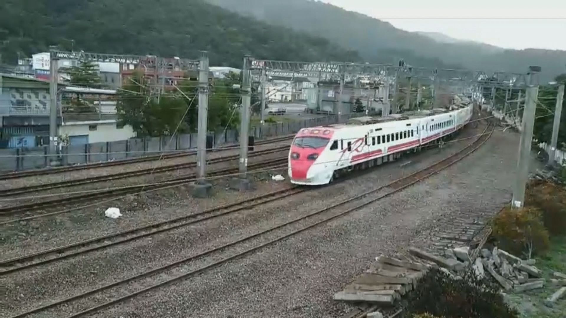 台鐵司機鳴笛為普悠瑪事故死者致哀