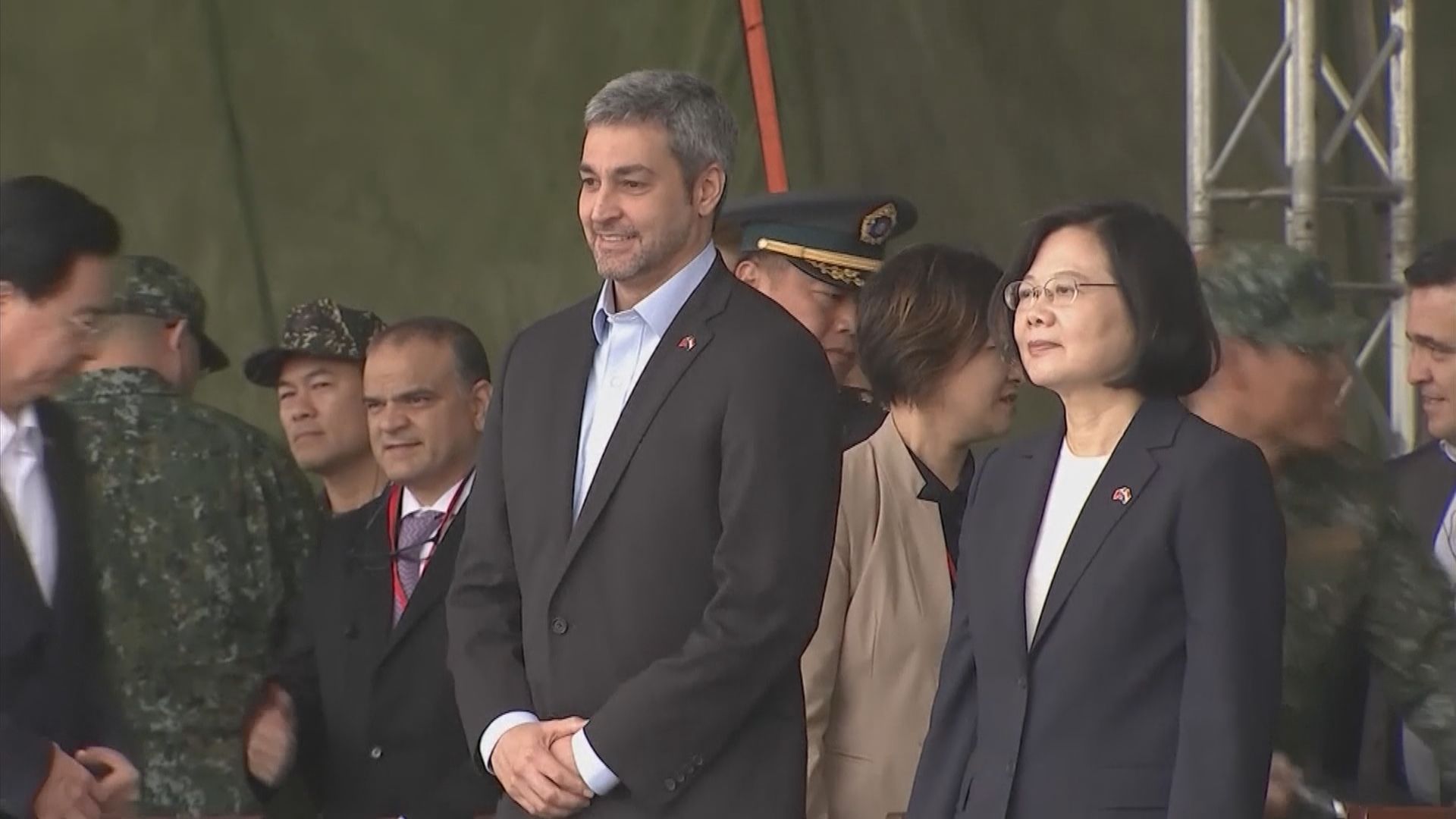 蔡英文與巴拉圭總統觀看軍方作戰演習
