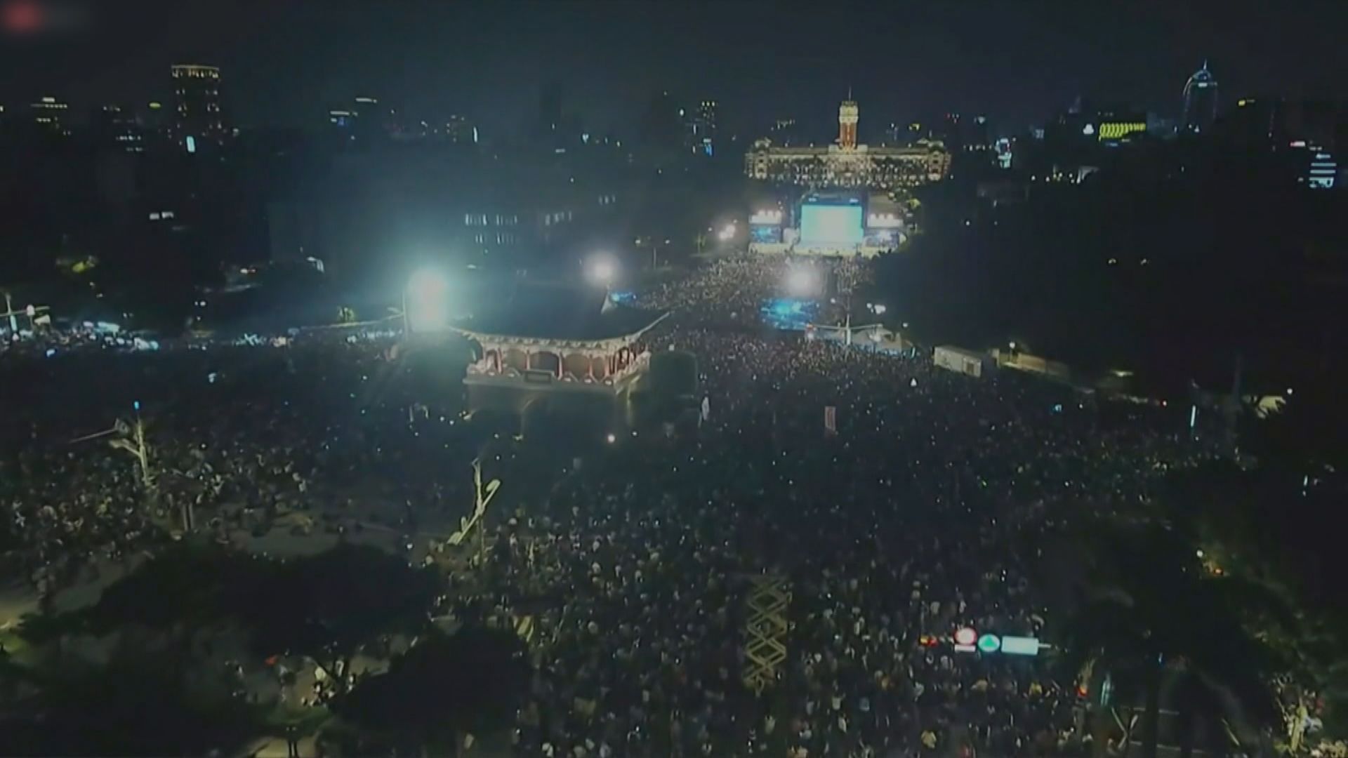 蔡英文晚上在凱達格蘭大道造勢拉票