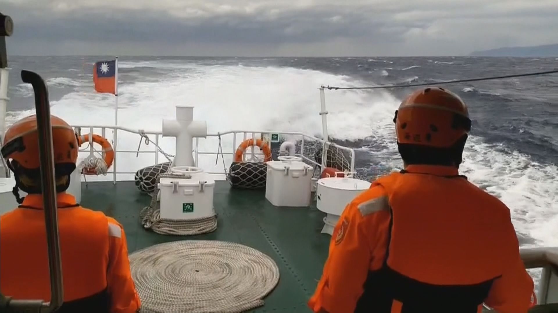 台灣軍方繼續搜索失蹤戰機機師