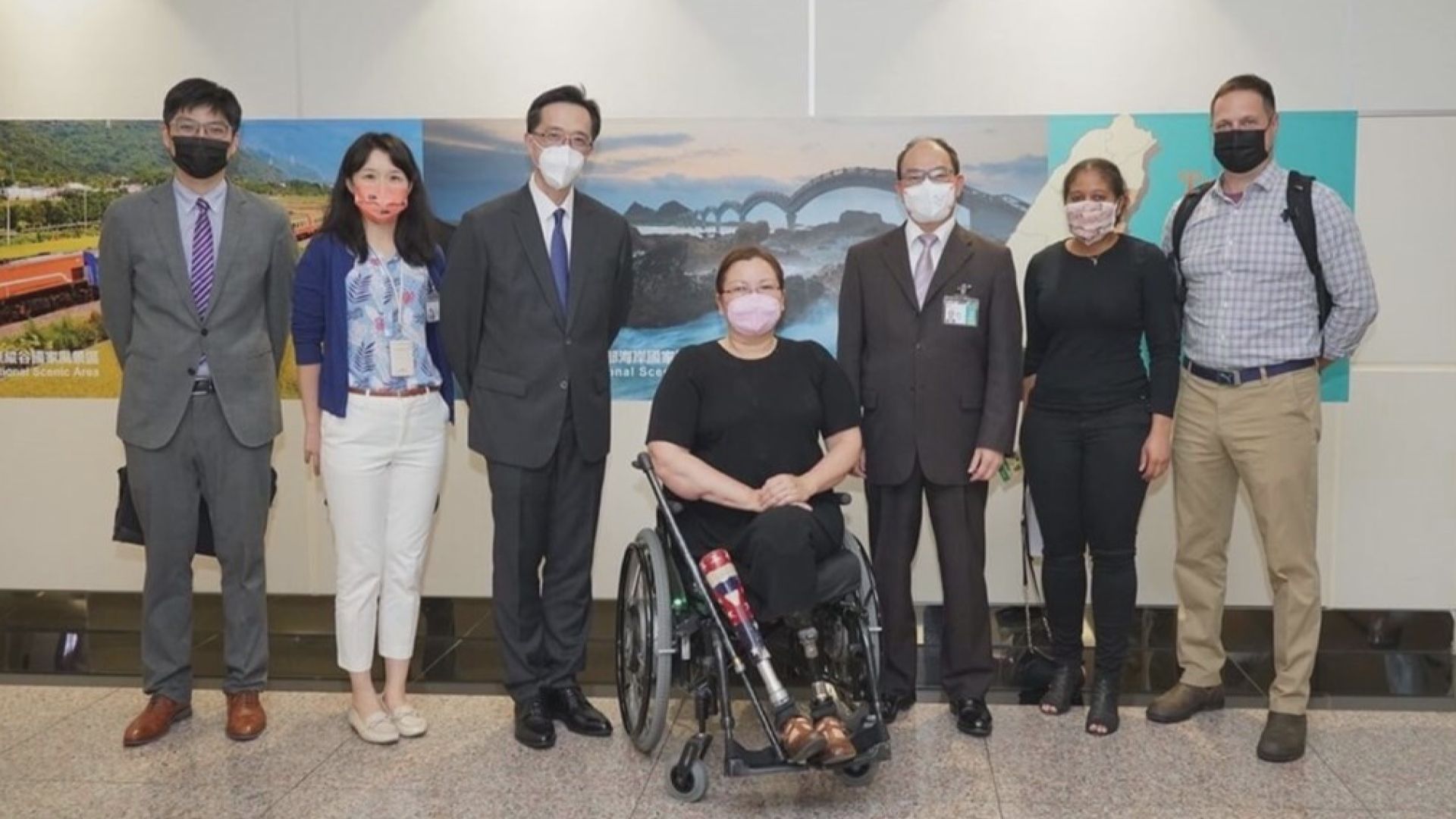 美國參議員達克沃思抵達台灣訪問