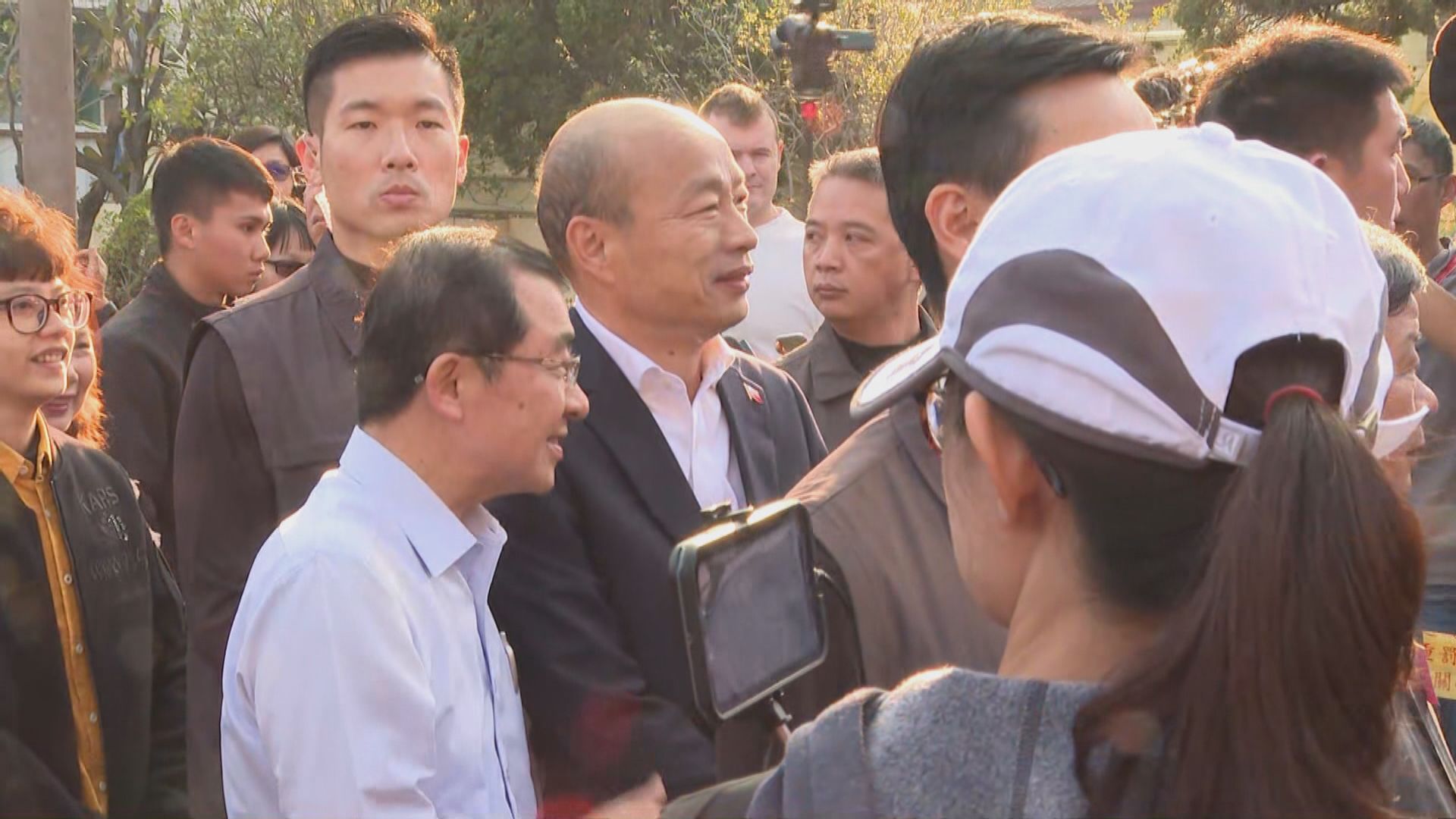 韓國瑜高雄票站排隊投票