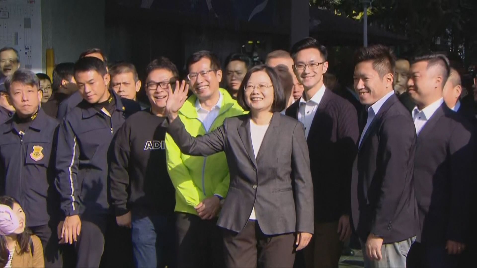 【台灣大選】蔡英文、韓國瑜、宋楚瑜分別到所屬票站排隊投票