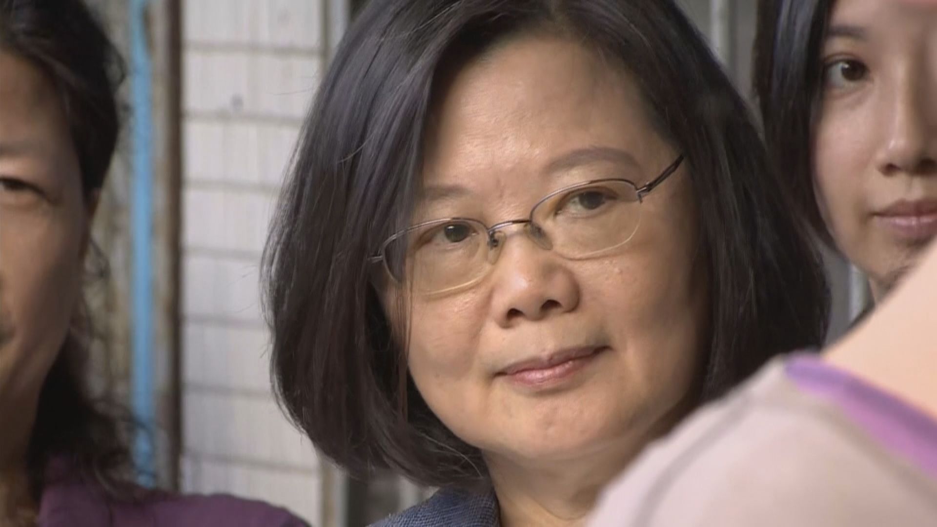 九合一選舉　蔡英文到新北市票站排隊投票