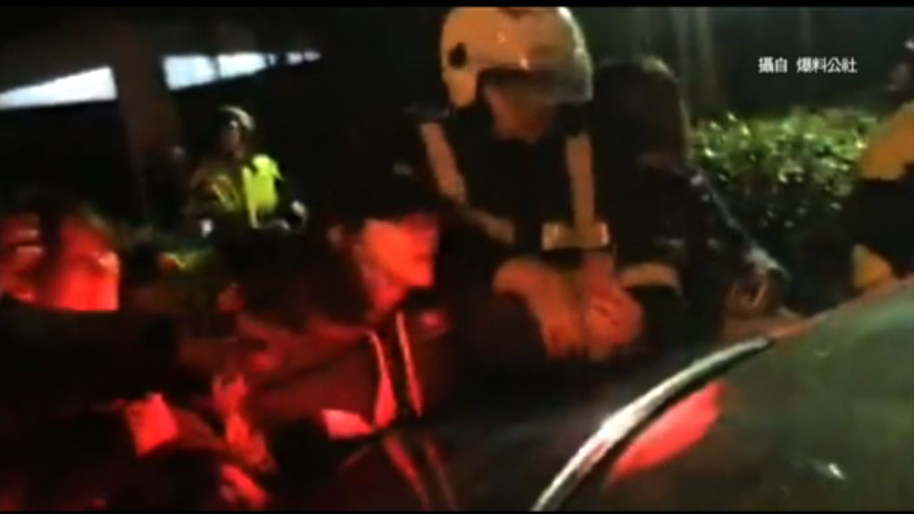 二二八事件70周年　台生圖拆蔣介石像被捕