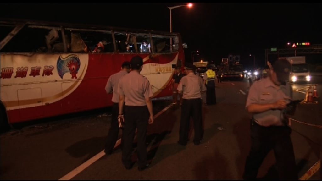 台灣火燒旅遊巴　安全門被加門栓