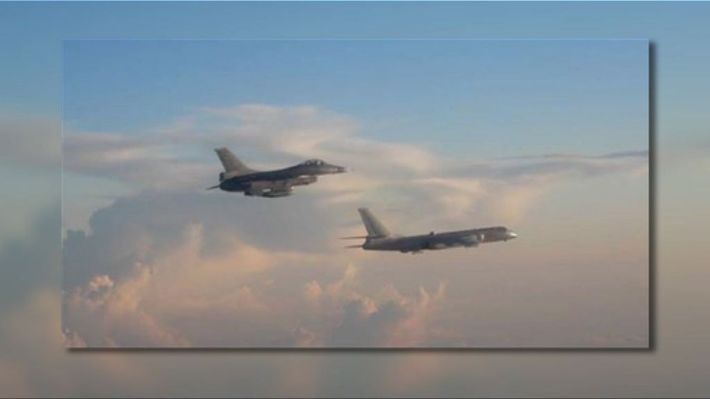 解放軍轟6飛越巴士海峽台戰機尾隨