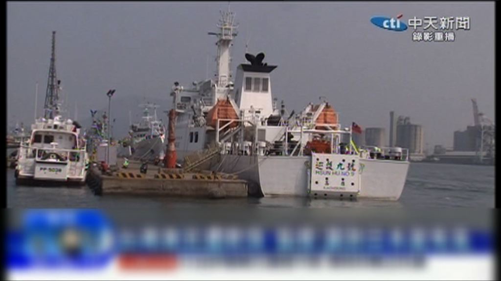 台灣海巡署船艦往沖之鳥礁護漁