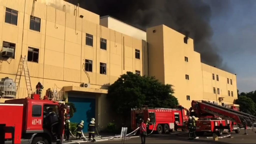 桃園電機廠大火逾百人撲救