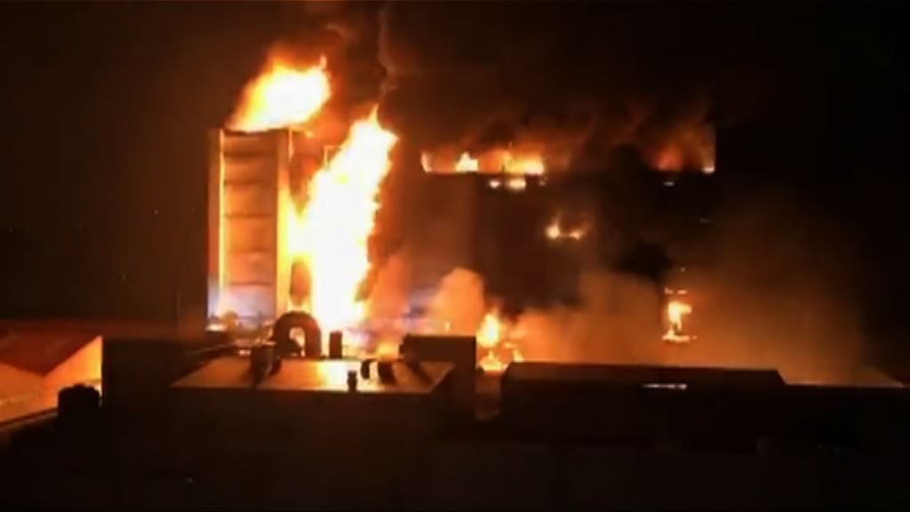 桃園平鎮工廠大火有消防員殉職 