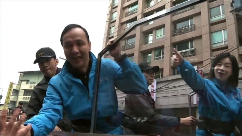 朱立倫偕妻台北市內拉票