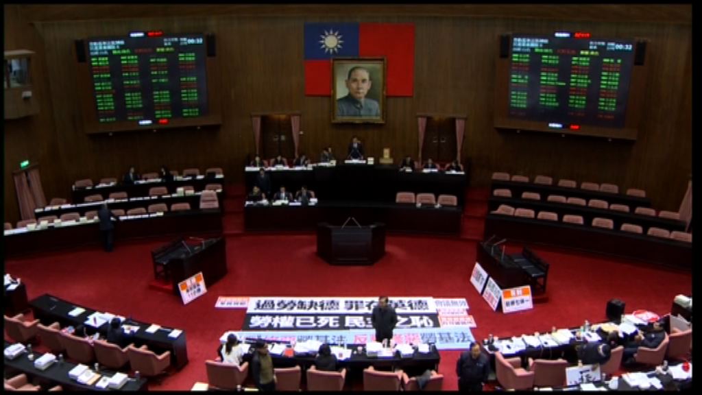 台通過勞基法修正案　每月最多加班54小時