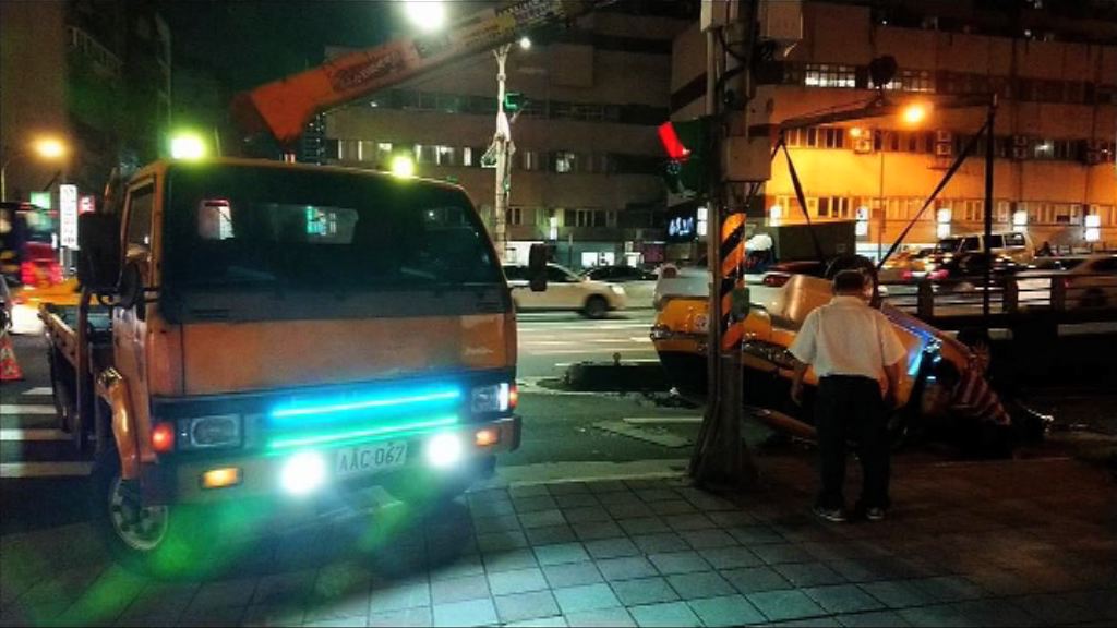 三遊客台北坐的士遇車禍受傷
