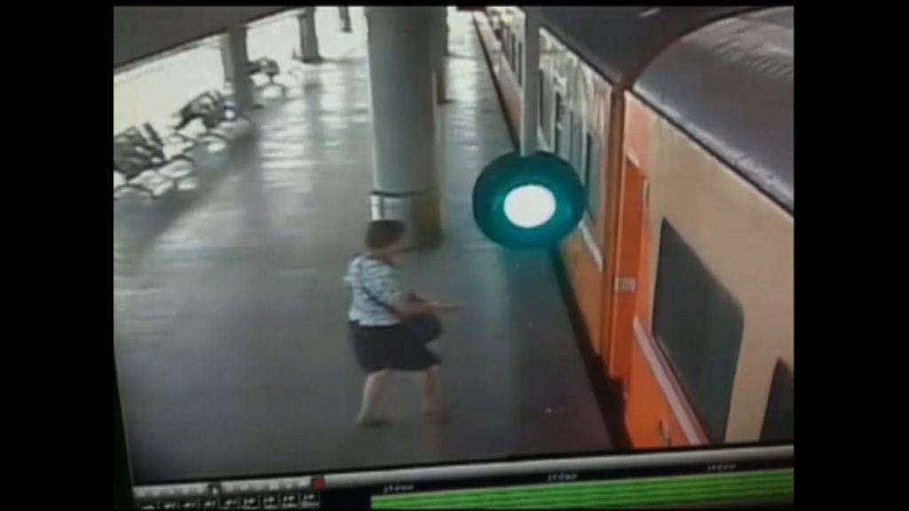 台灣女子卡在火車月台空隙拖行死亡