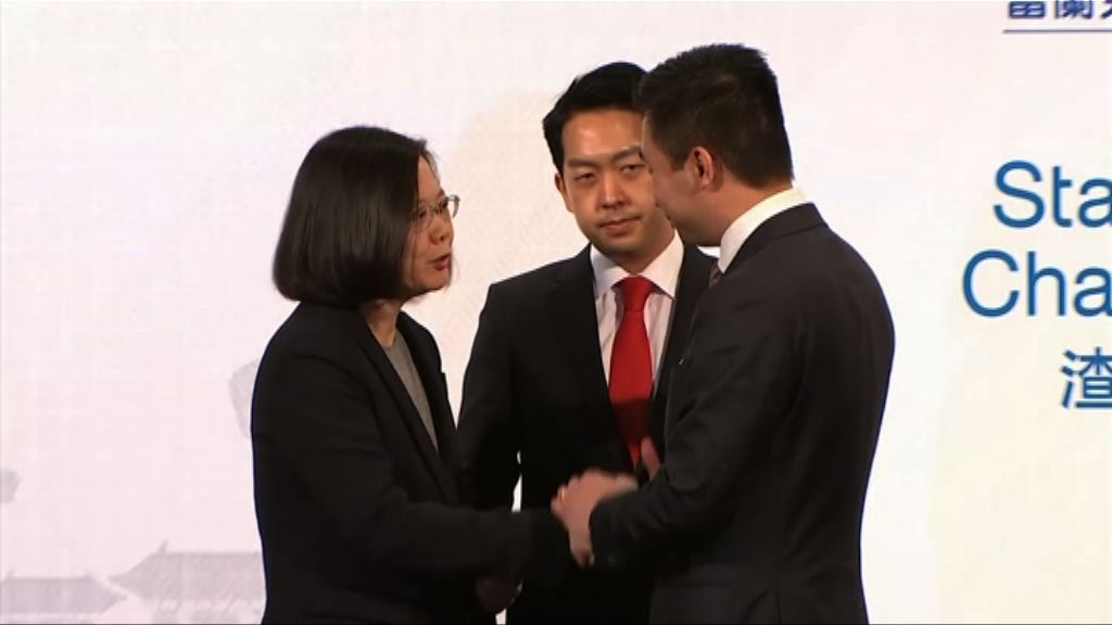 美國訪台官員黃之瀚與蔡英文同台