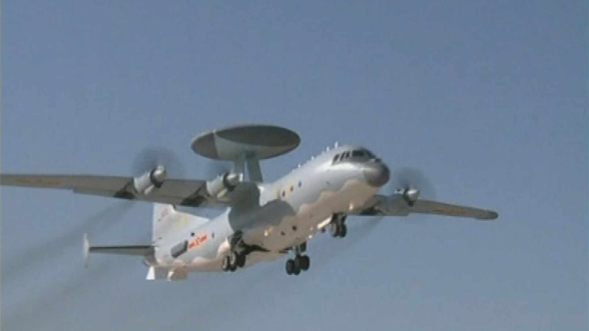 台灣指解放軍軍機飛越巴士海峽