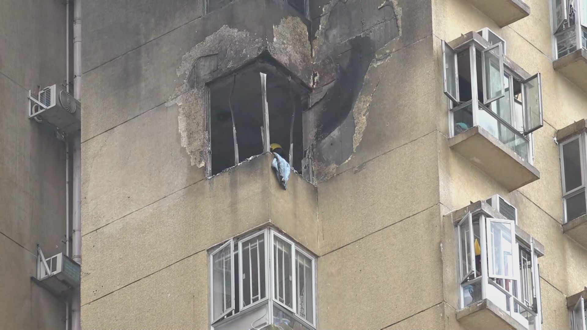 青衣青怡花園火警　一名女子燒傷約200人疏散