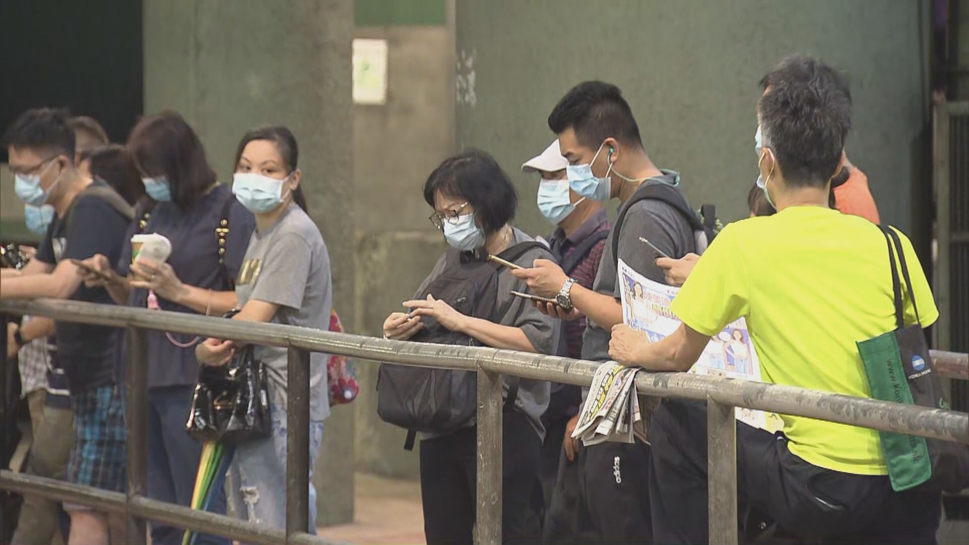 勞工處：法例無「颱風假」規定　僱主須確保僱員安全情況下工作