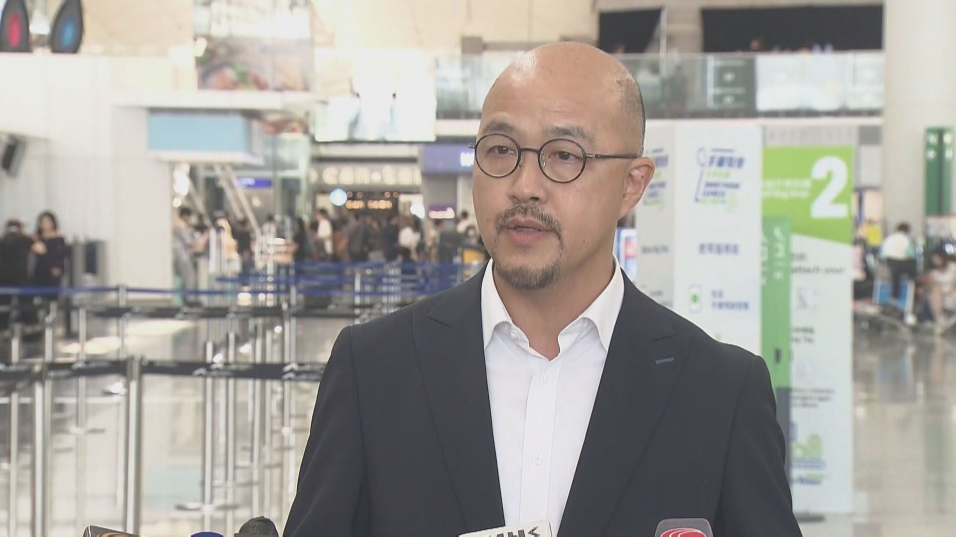 樺加沙襲港｜機管局：周二下午6時起大量航班受影響　國泰取消逾500航班