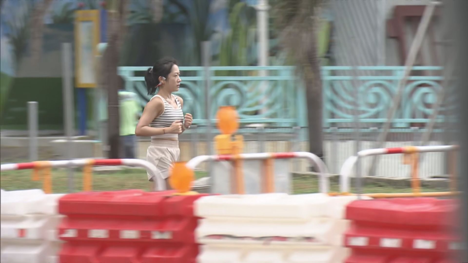 市民外出感受小犬威力 遊客指行程被打亂