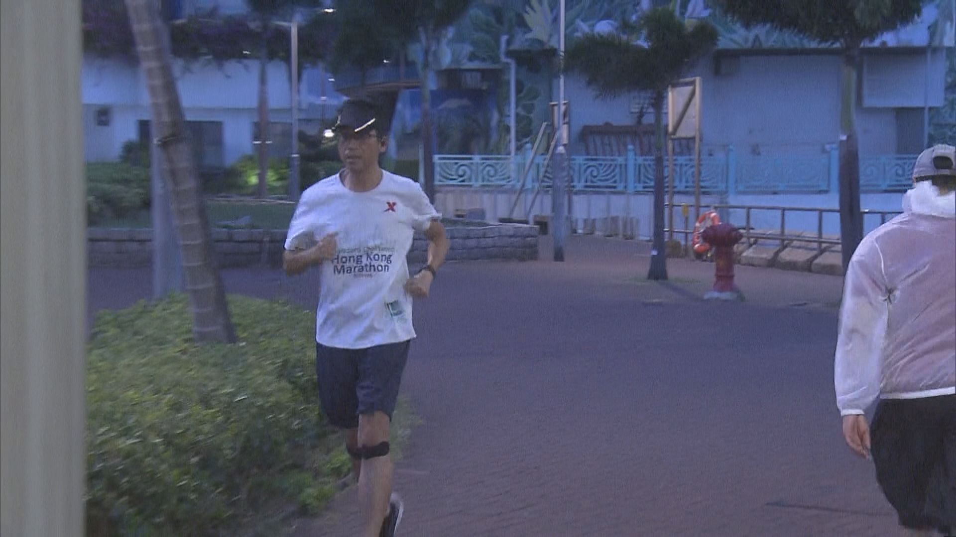 【桃芝襲港】天光後杏花邨風勢繼續強勁　紅磡碼頭市民如常晨運