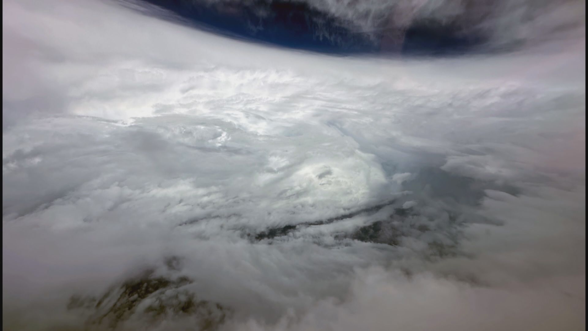 飛行服務隊派出定翼機偵測蘇拉風眼