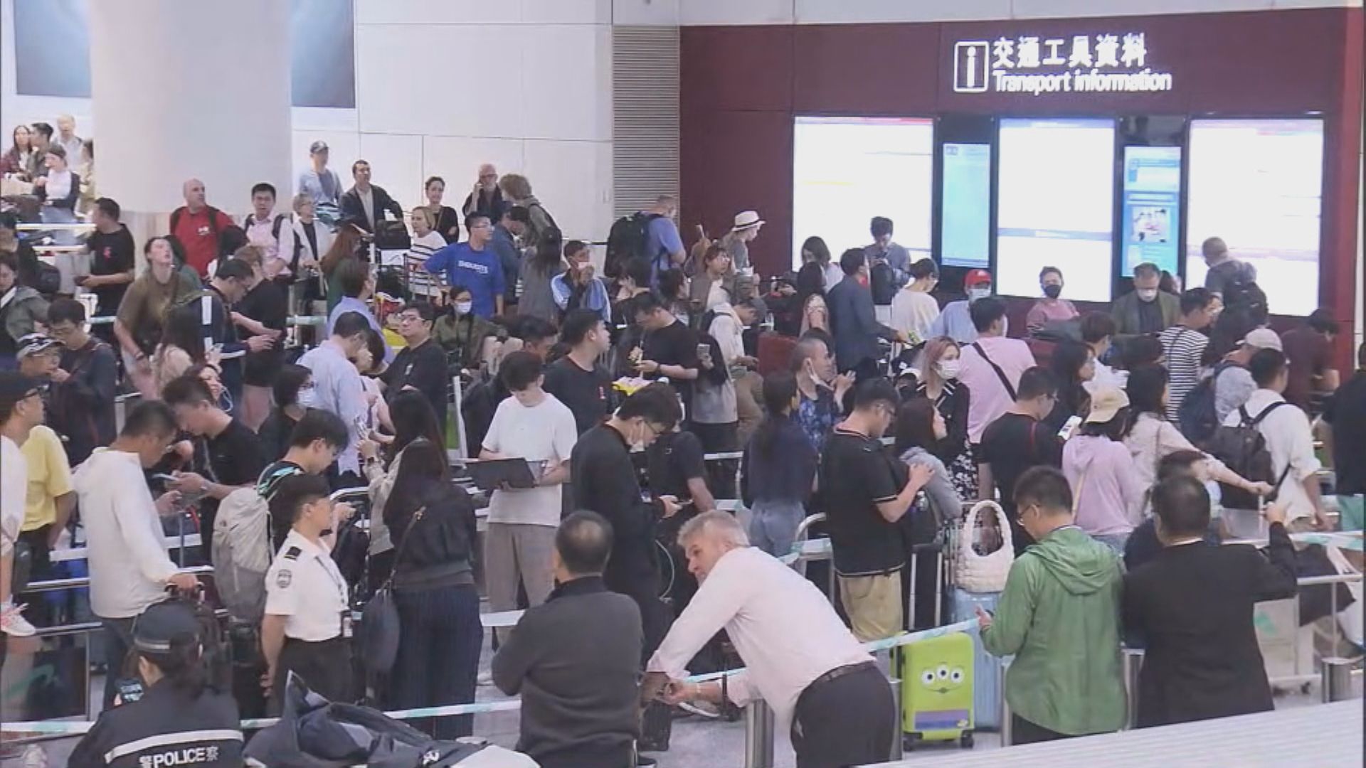 李家超要求相關部門研究疏導安排 議員建議提前安排接駁巴士接載