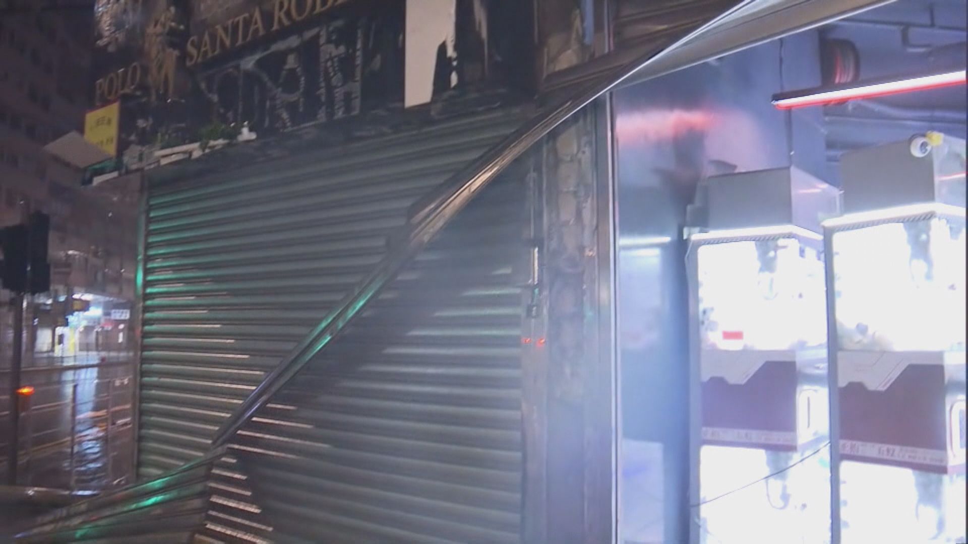 樺加沙襲港｜旺角有夾公仔機舖鐵閘被強風吹爛