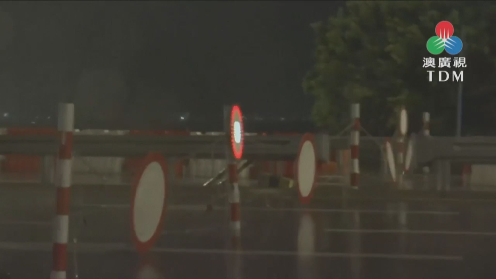 澳門改發八號東南風球