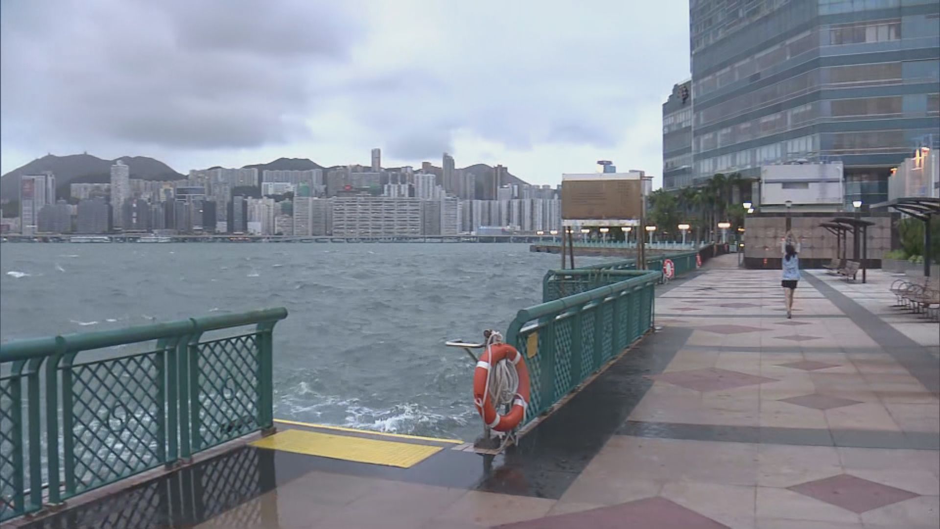 天文台改發三號強風信號