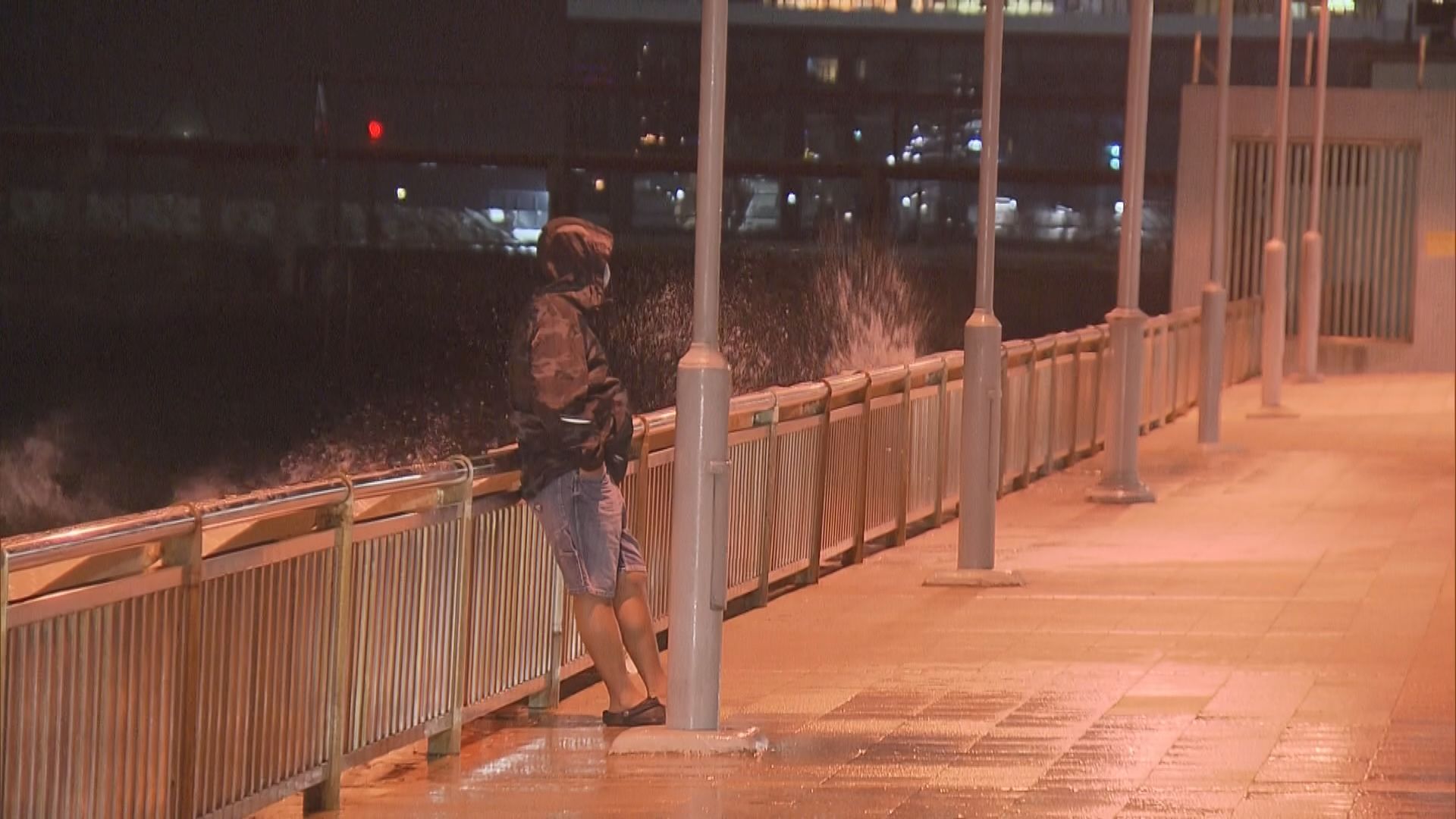 八號熱帶氣旋警告生效　入夜後風勢逐漸加強