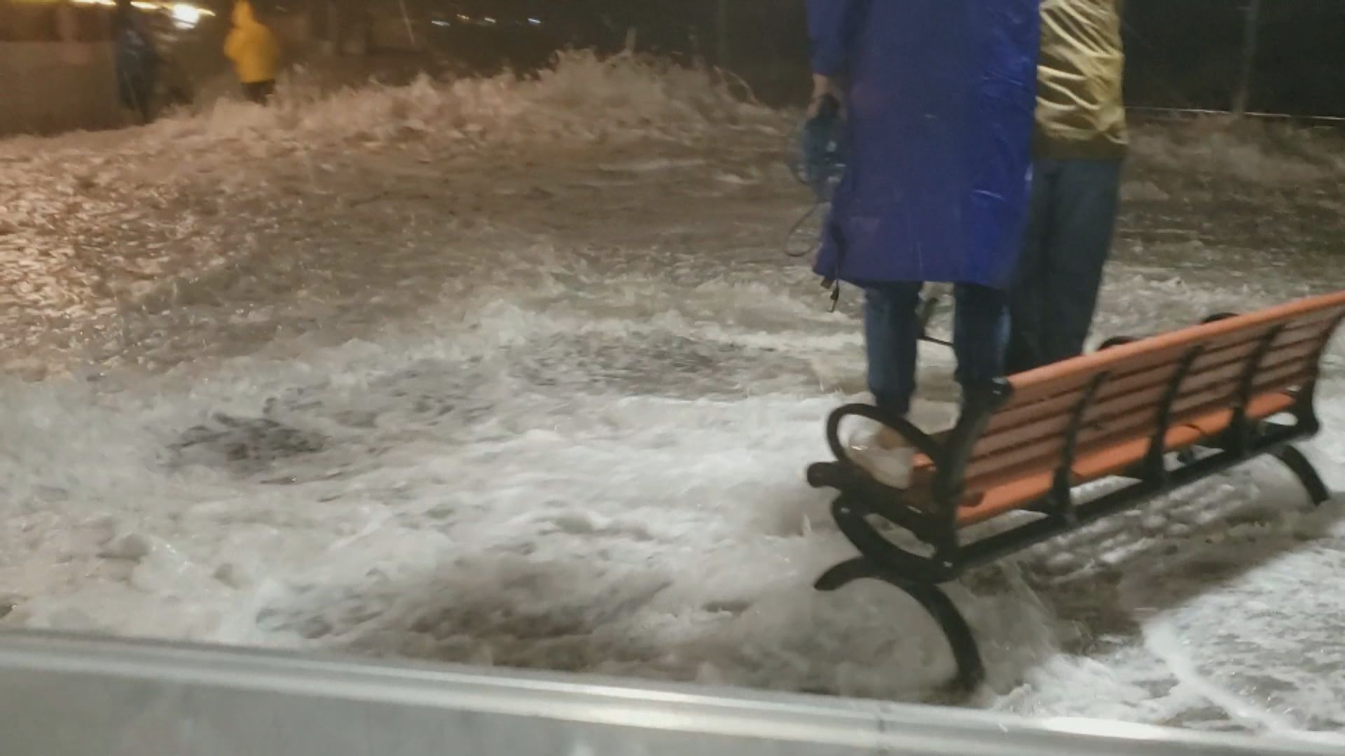 風暴潮致多區水浸　鯉魚門三家村有居民要連夜離開