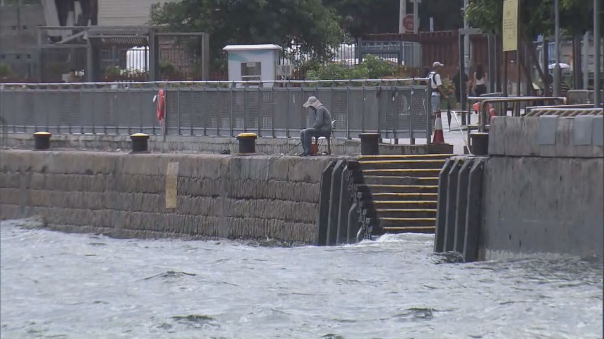 打風｜蝴蝶已增強為熱帶風暴　天文台稱將評估會否明日稍後至周五改發三號強風信號