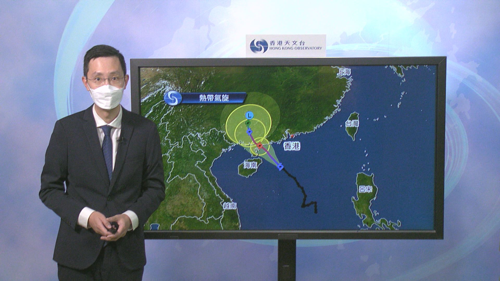 天文台晚上七時十分或之前改發八號烈風或暴風信號