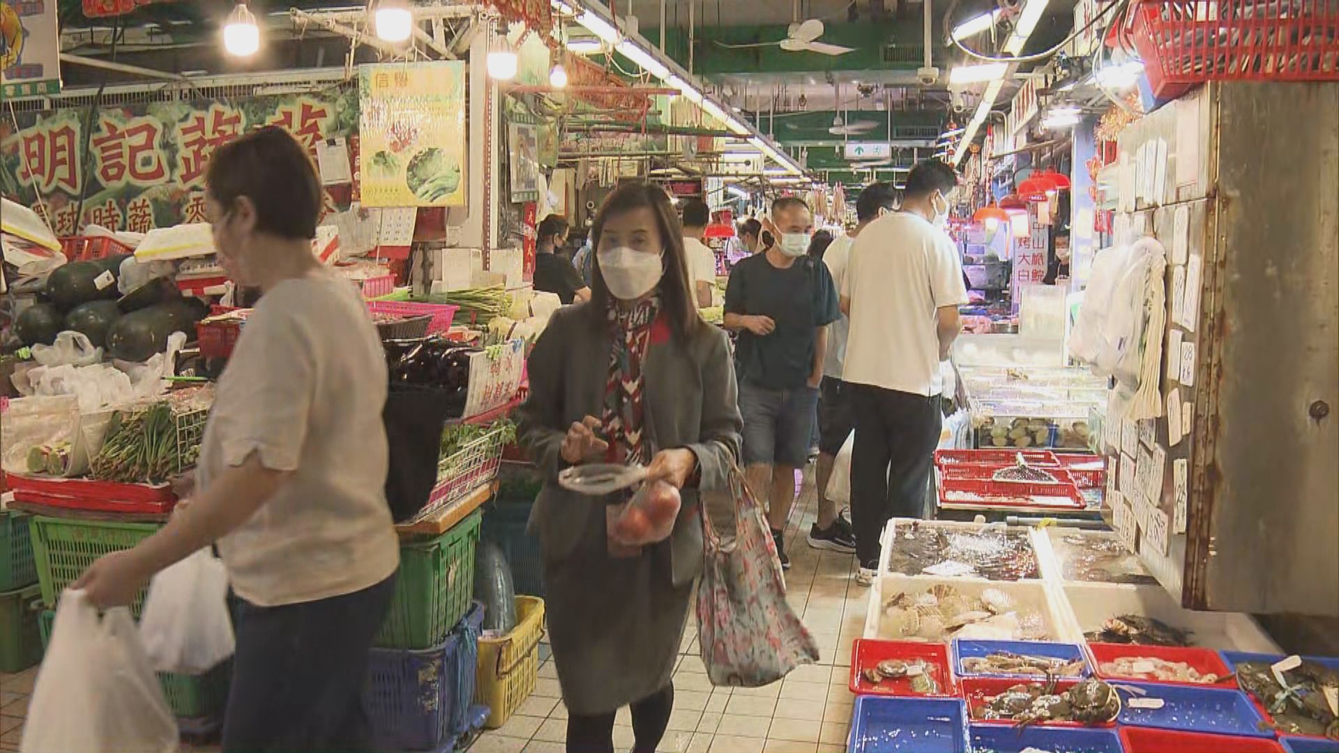 【圓規襲港】市民為打風準備儲糧　海邊商戶做好防水浸措施