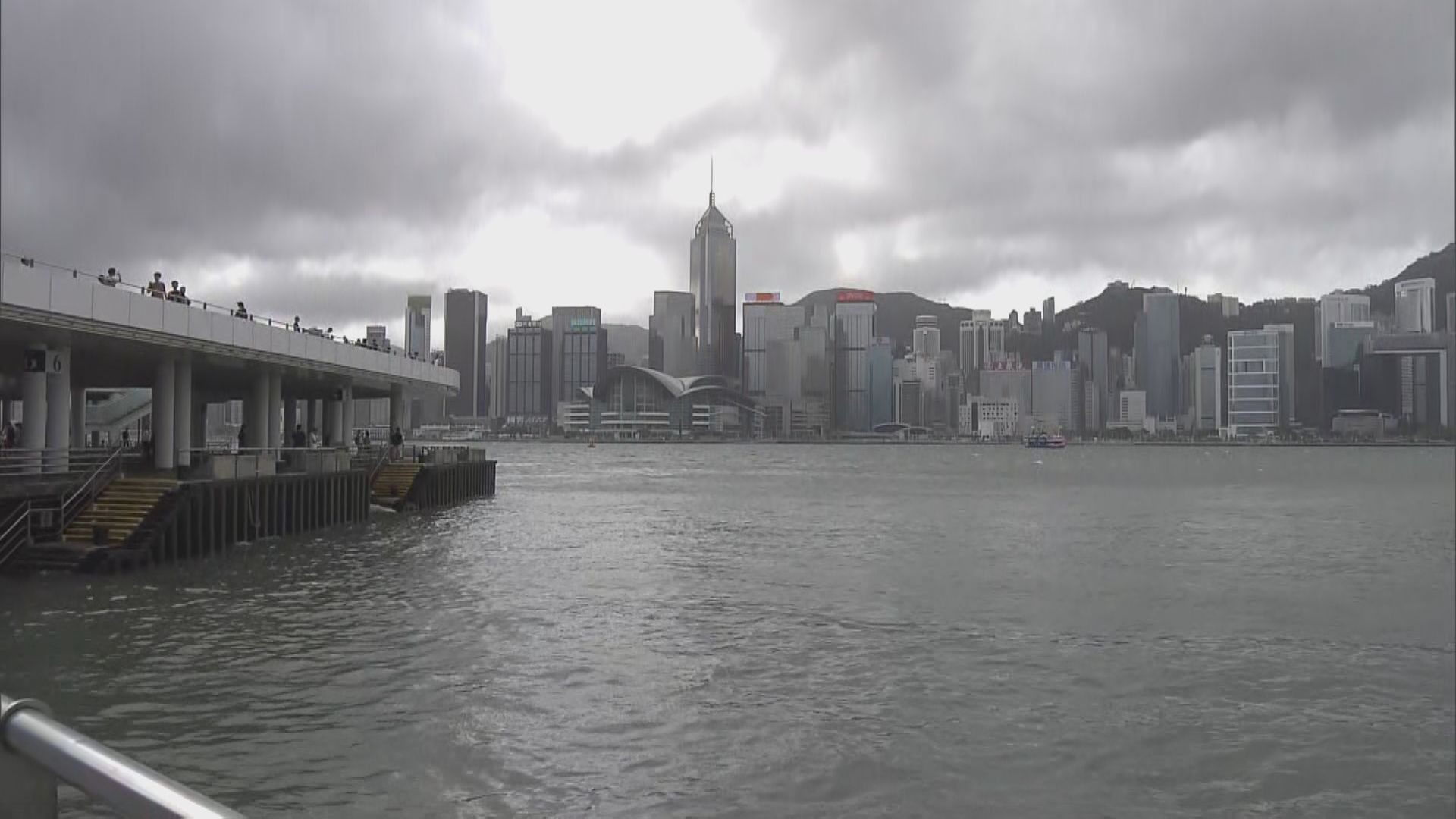 三號信號生效　天文台：當風勢減弱考慮改發一號波