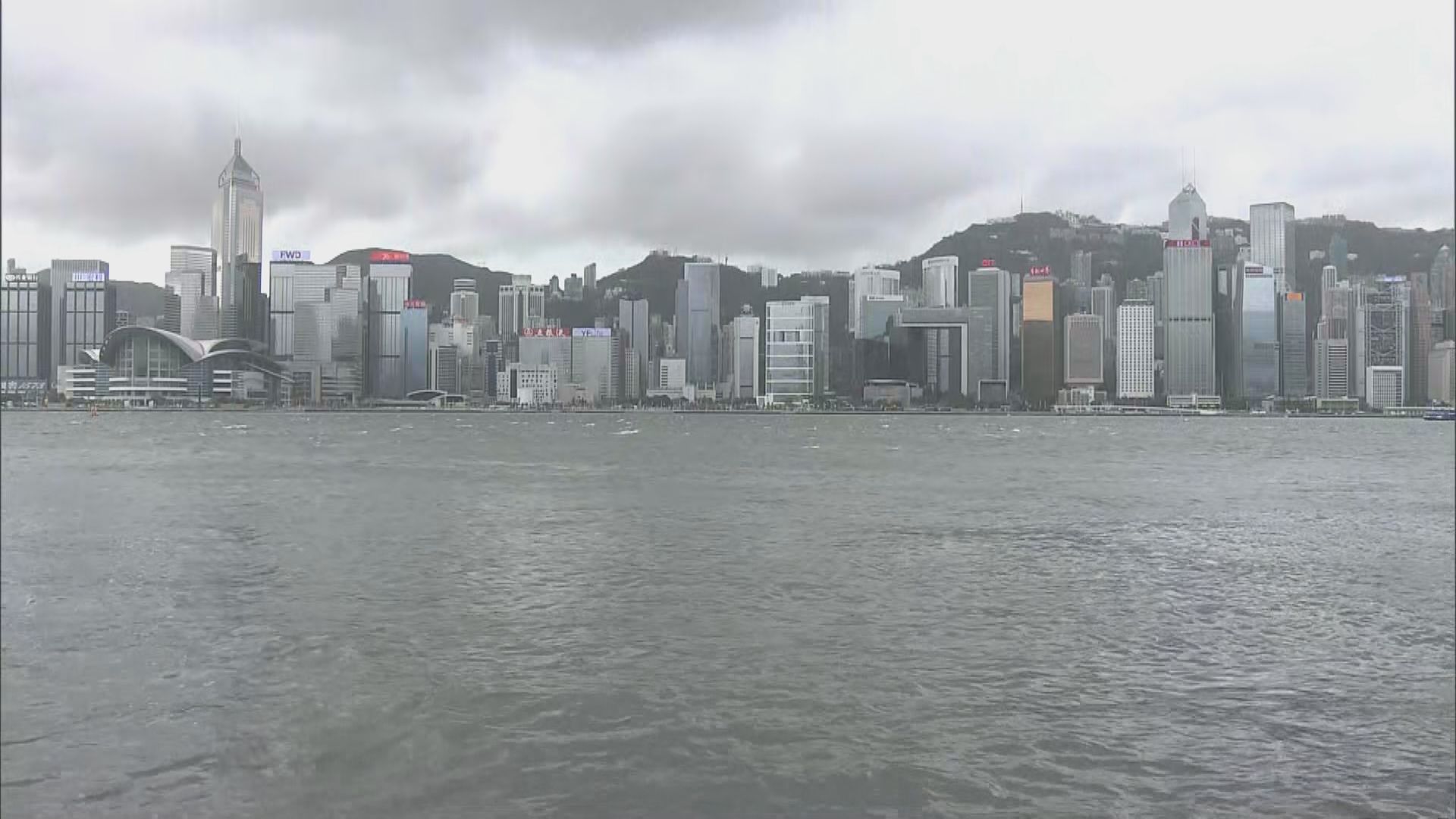 麥德姆遠離本港　天文台：下午三時四十分改發一號戒備信號