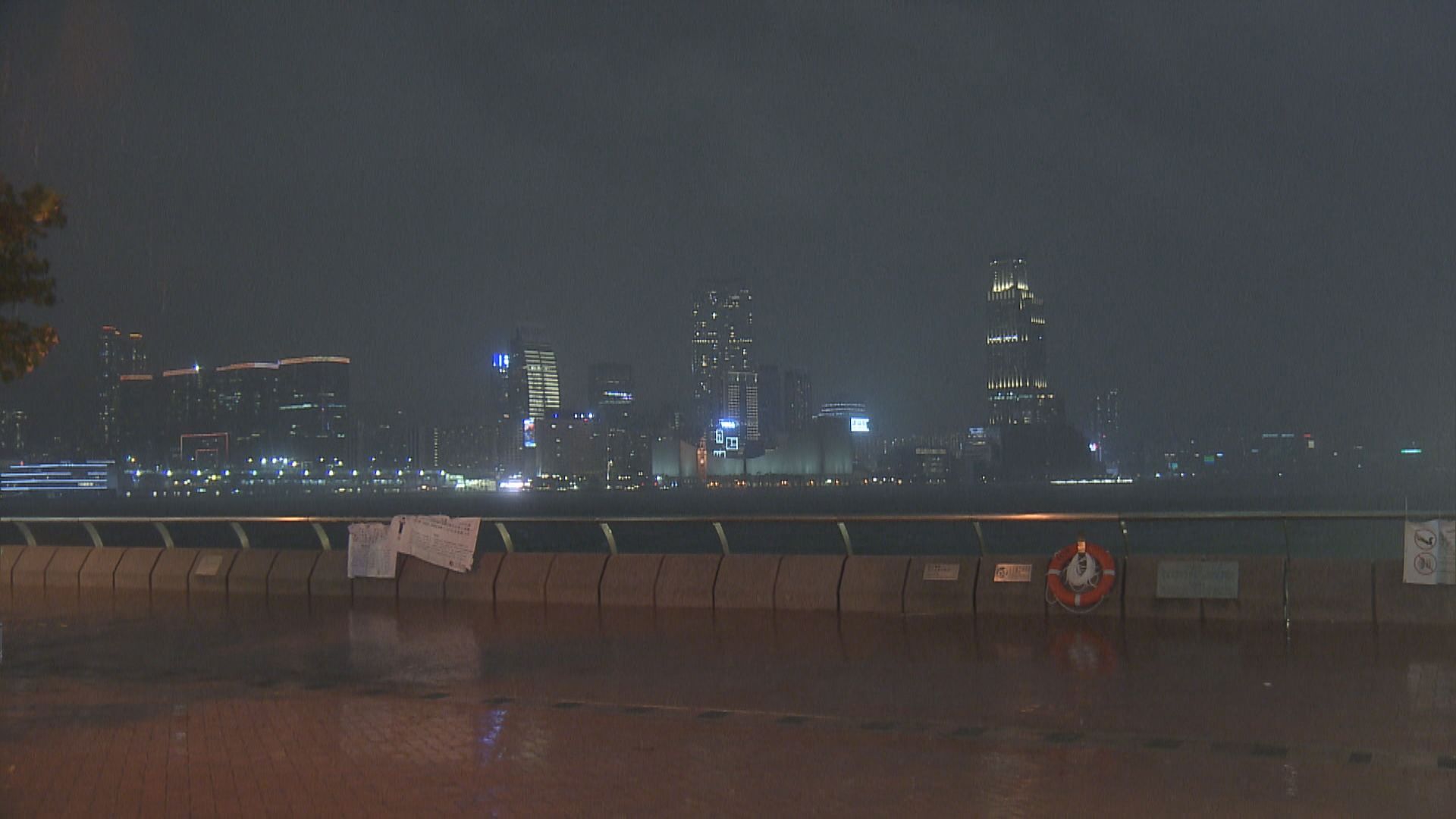 八號信號持續22小時　天文台多次推遲改發三號波 