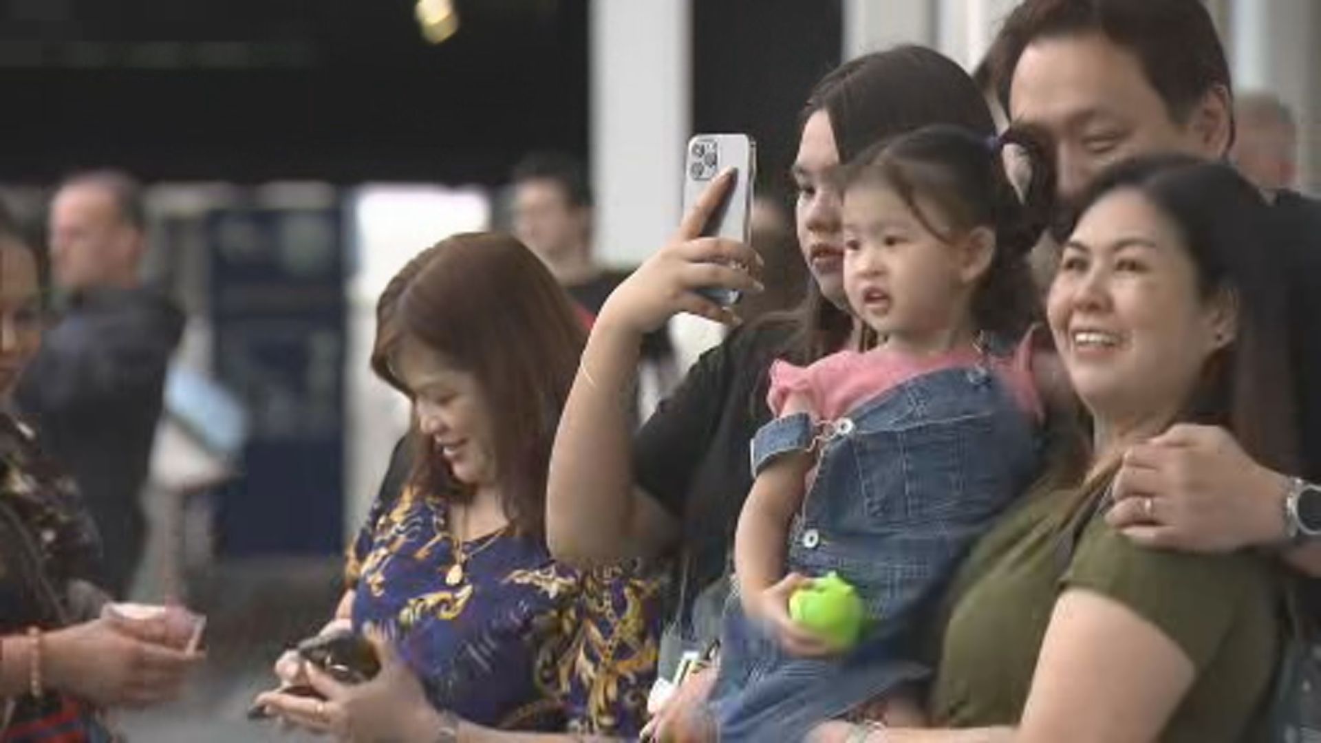 颱風打亂旅客訪港行程改為室內活動