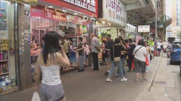 打風｜颱風襲港市民去街市買多些餸菜　肉檔檔主稱8號風球照做生意