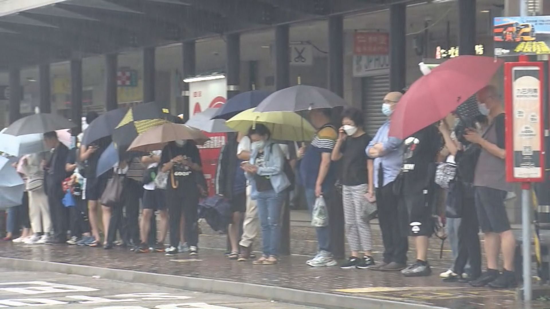 11時40分改發三號強風信號 市民提早出門上班