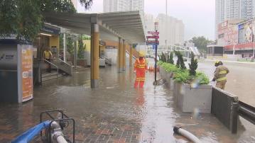 打風｜龍翔道近黃大仙站一度水浸　交通警將故障跑車推走
