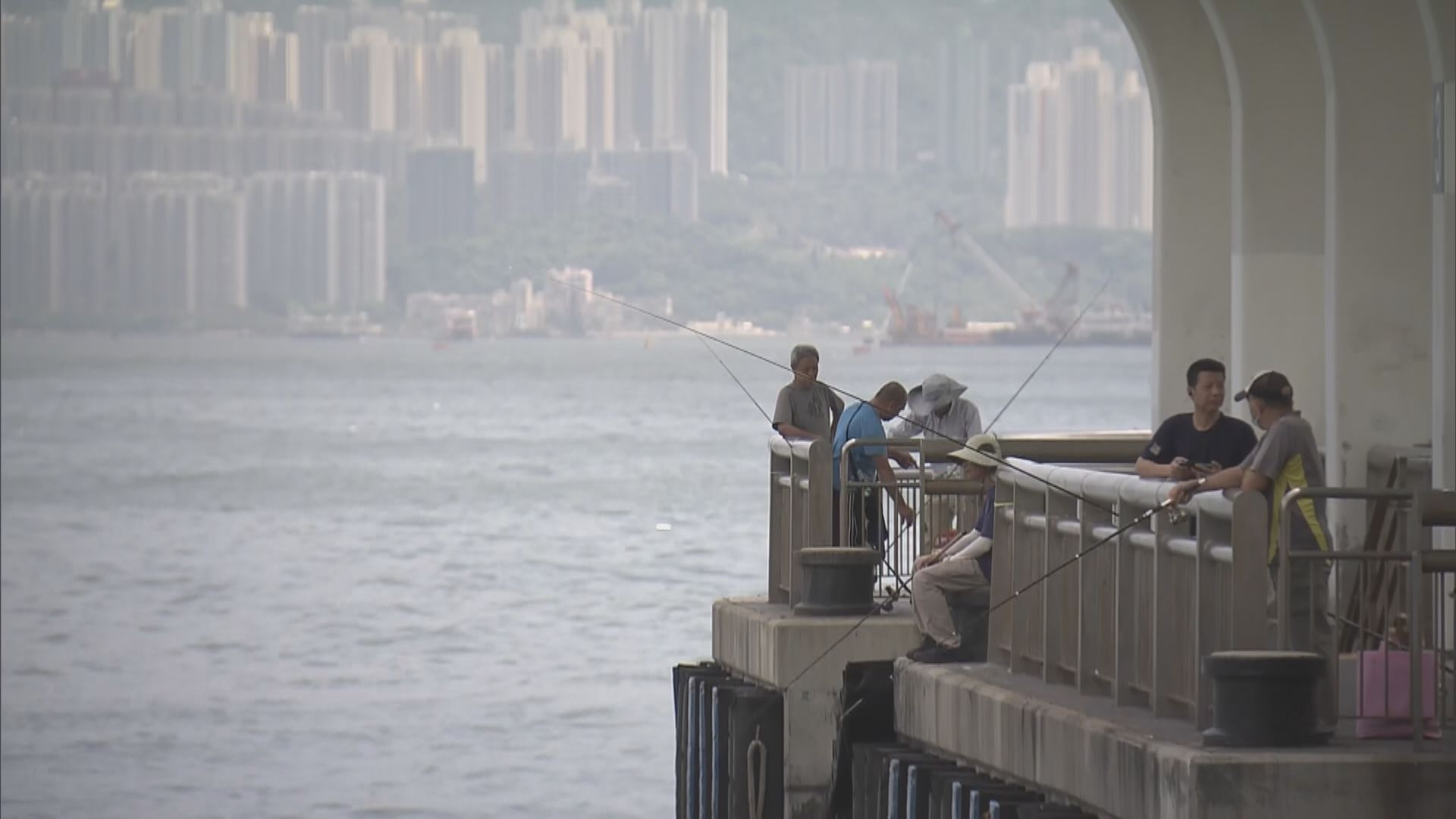 「蘇拉」已入本港800公里範圍 天文台將於黃昏發出一號戒備信號