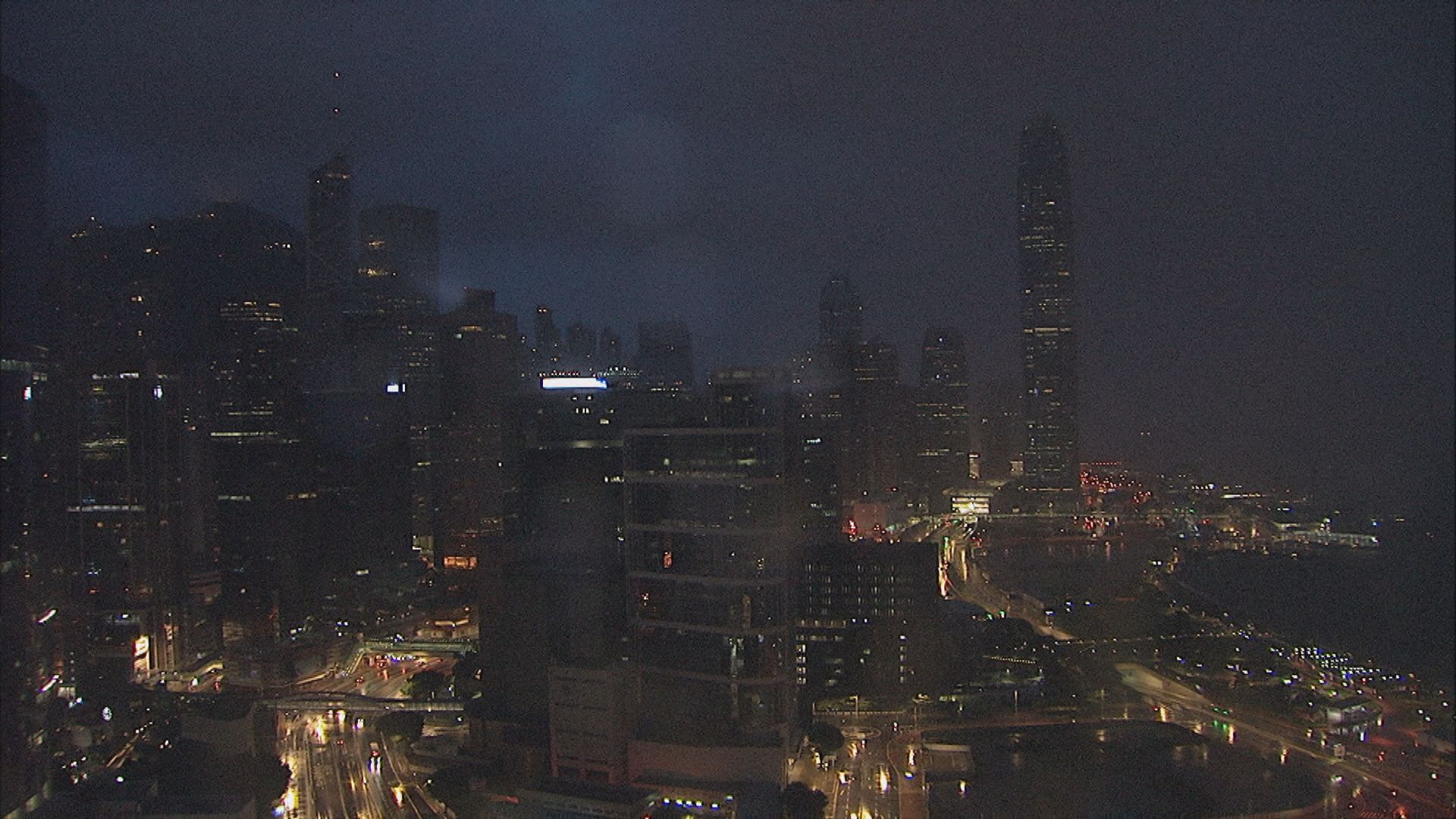 天文台：早上6時40分前改發八號烈風或暴風信號