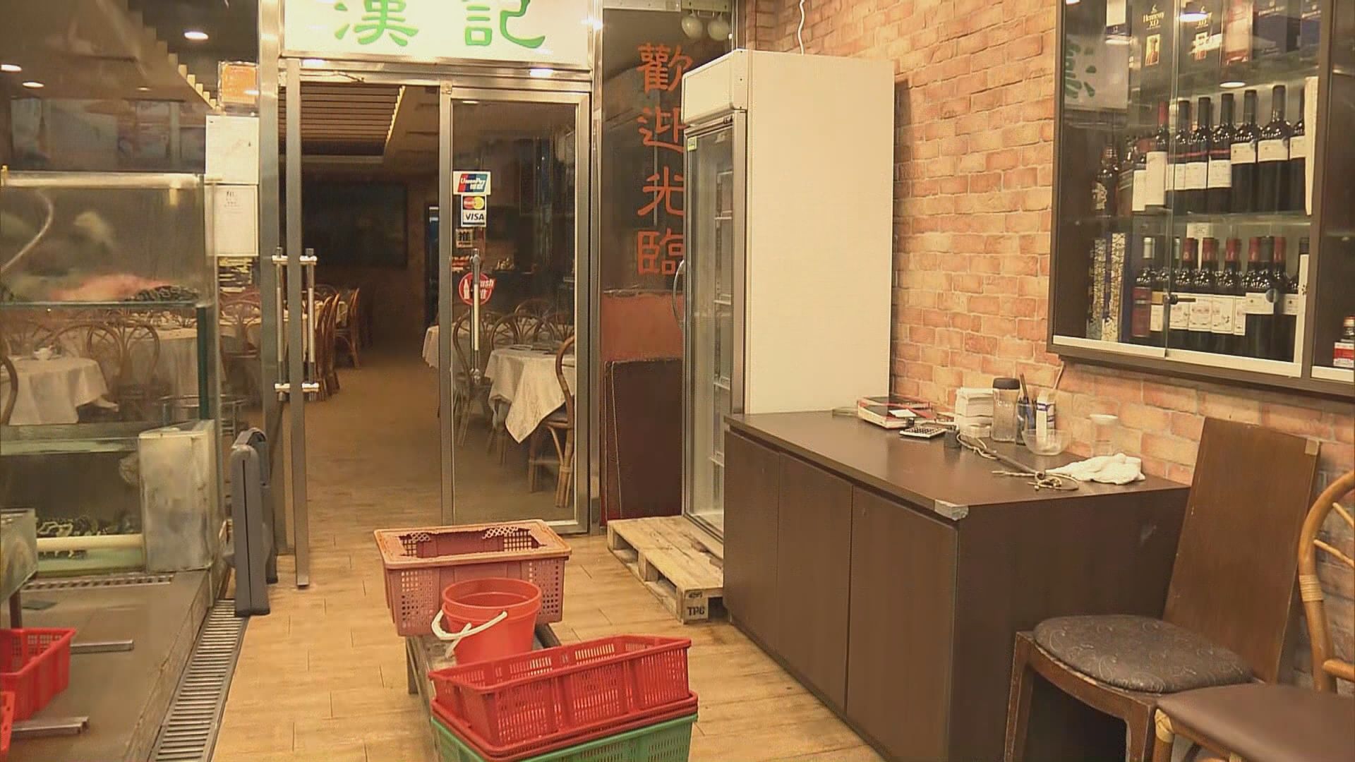 鯉魚門三家村商戶做好防風措施