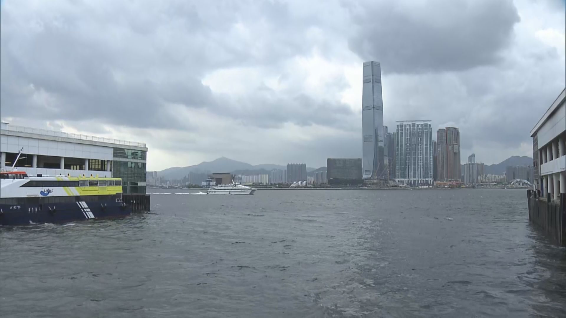 天文台晚上七時廿五分或以前改發八號信號