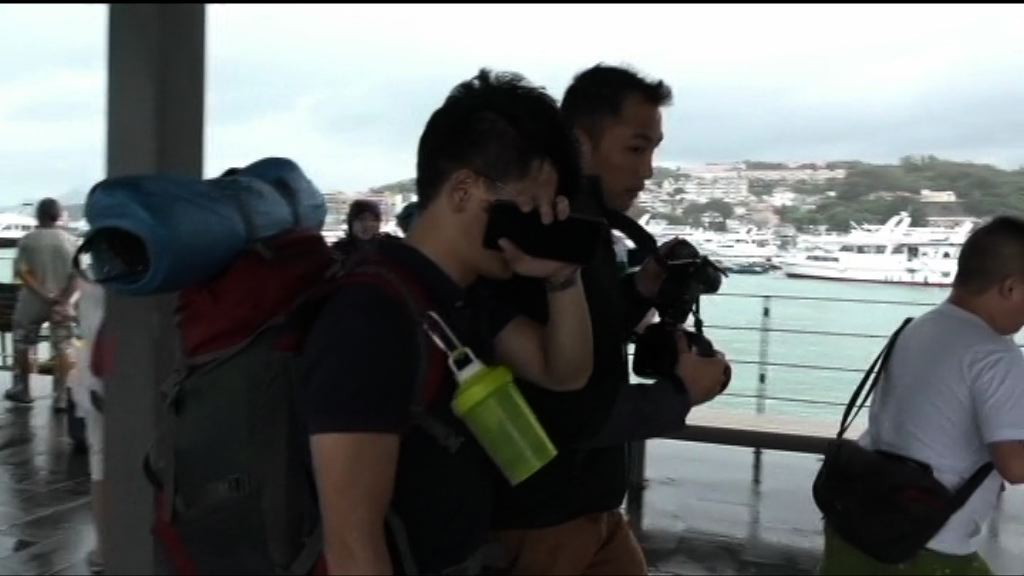 十名內地旅客橋咀島露營被困報警求助