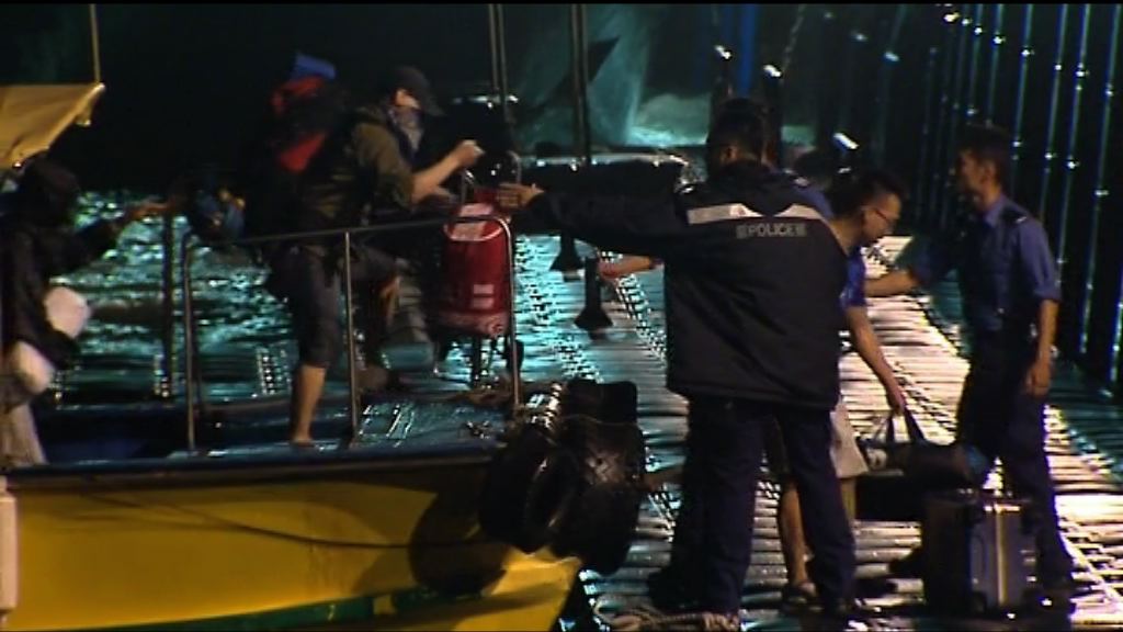 再有十名內地人士被困橋咀島報警求助