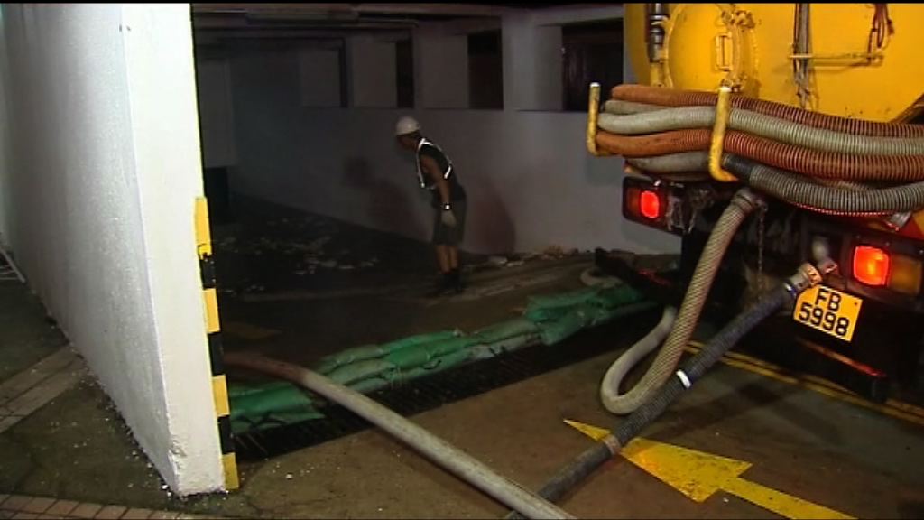 杏花邨停車場水浸　約20輛車被淹浸