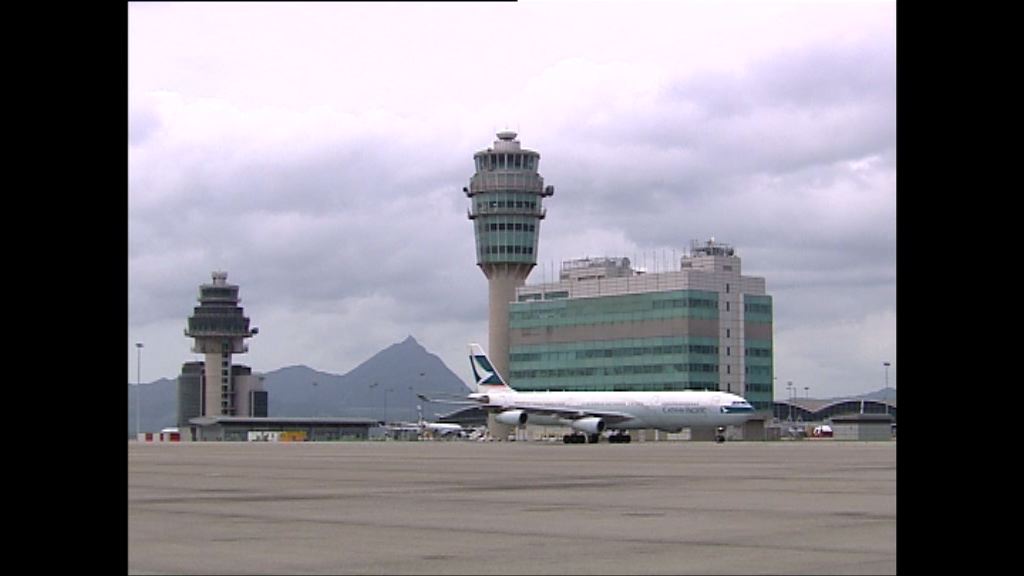 鮎魚襲台　數十班來往港台航班取消